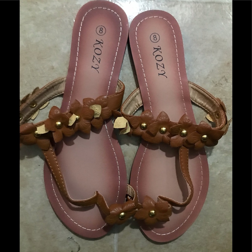Kozy Sandals Woman Size 8